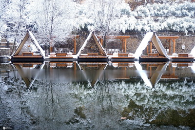 山東濟南南部山區(qū)降下大雪銀裝素裹美醉游客